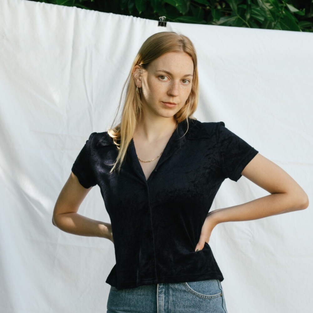 Adorable 90’s Velvet Short Blouse